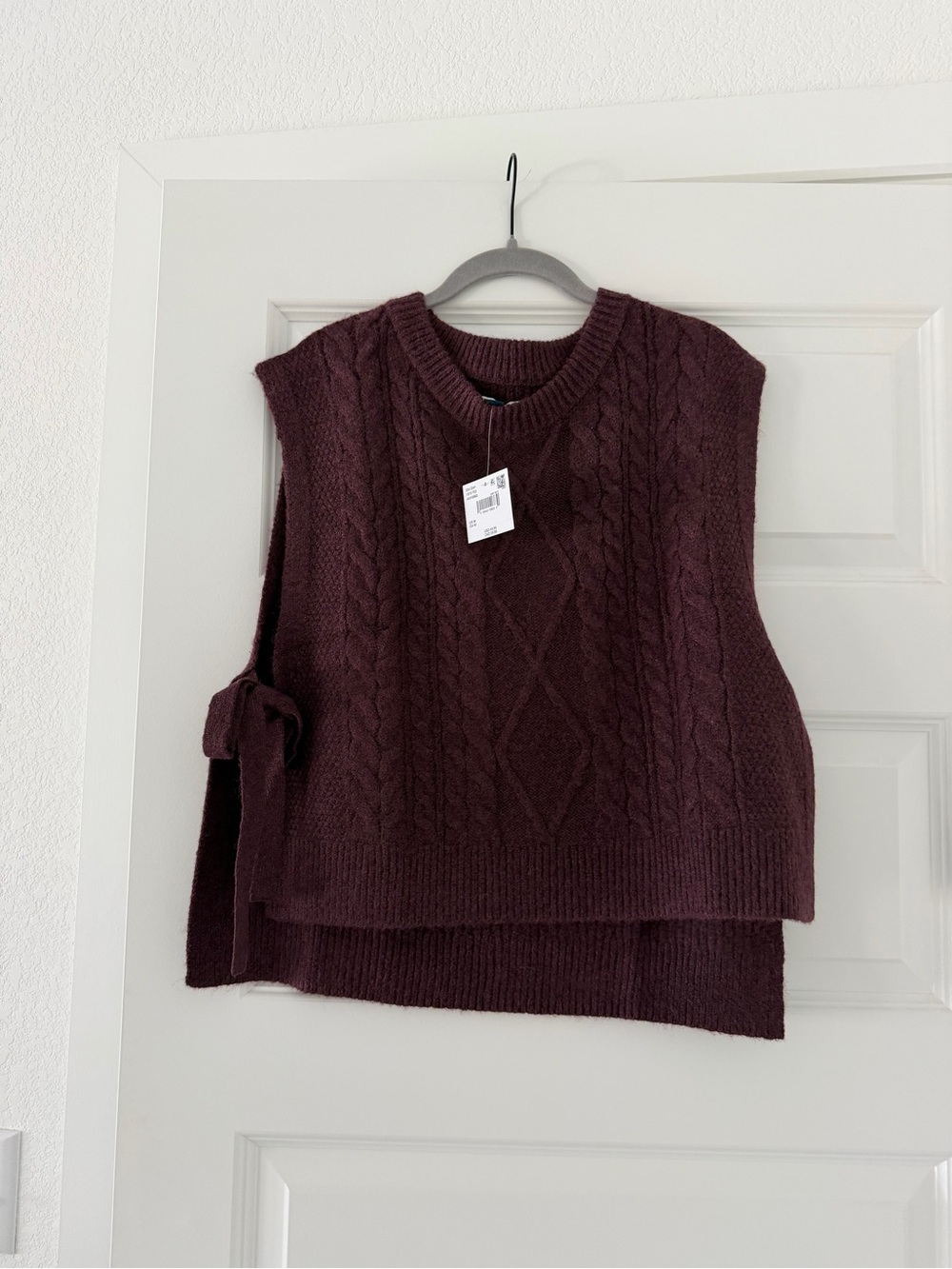 American Eagle Outfitters Cable Knit Side-Tie Sweater Vest - Burgundy